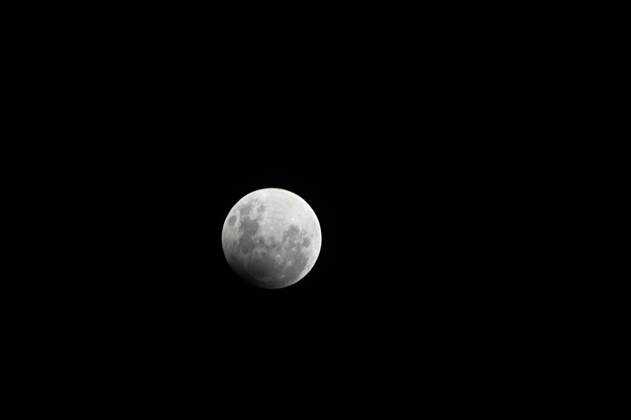 CAXIAS DO SUL, RS - 17.09.2024: ECLIPSE LUNAR CAXIAS DO SUL - Image of the full moon with eclipse, seen in Caxias do Sul, RS, this Tuesday (17). x2615769x AntônioxMachado