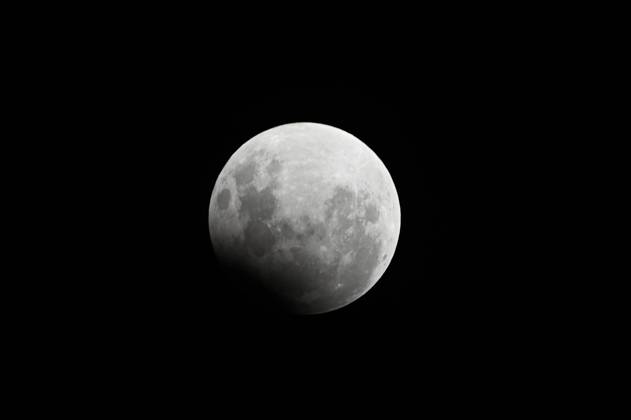 CAXIAS DO SUL, RS - 17.09.2024: ECLIPSE LUNAR CAXIAS DO SUL - Image of the full moon with eclipse, seen in Caxias do Sul, RS, this Tuesday (17). x2615775x AntônioxMachado