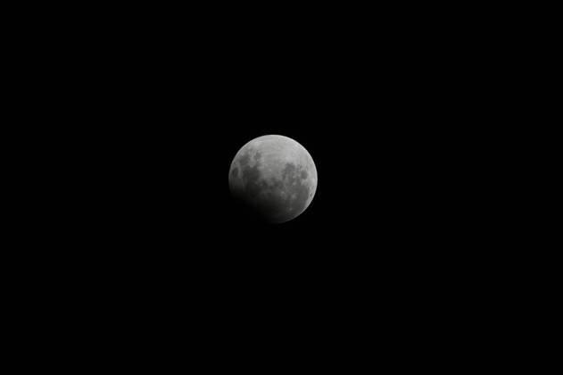 CAXIAS DO SUL, RS - 17.09.2024: ECLIPSE LUNAR CAXIAS DO SUL - Image of the full moon with eclipse, seen in Caxias do Sul, RS, this Tuesday (17). x2615776x AntônioxMachado