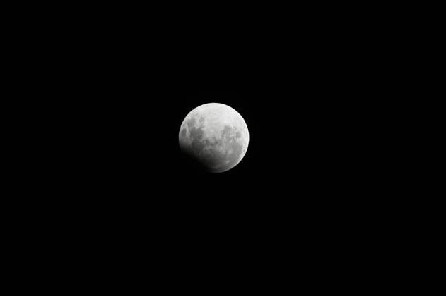 CAXIAS DO SUL, RS - 17.09.2024: ECLIPSE LUNAR CAXIAS DO SUL - Image of the full moon with eclipse, seen in Caxias do Sul, RS, this Tuesday (17). x2615777x AntônioxMachado
