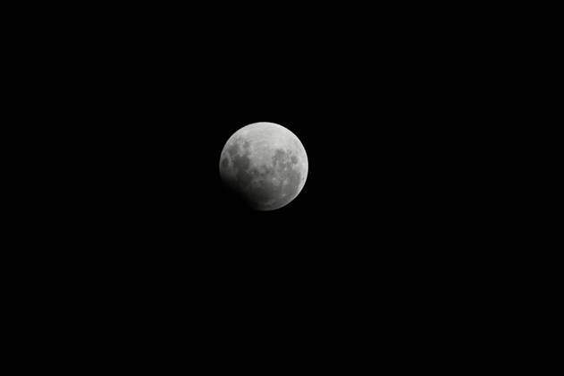 CAXIAS DO SUL, RS - 18.09.2024: ECLIPSE LUNAR CAXIAS DO SUL - Image of the full moon with eclipse, seen in Caxias do Sul, RS, this Tuesday (17). x2615780x AntônioxMachado