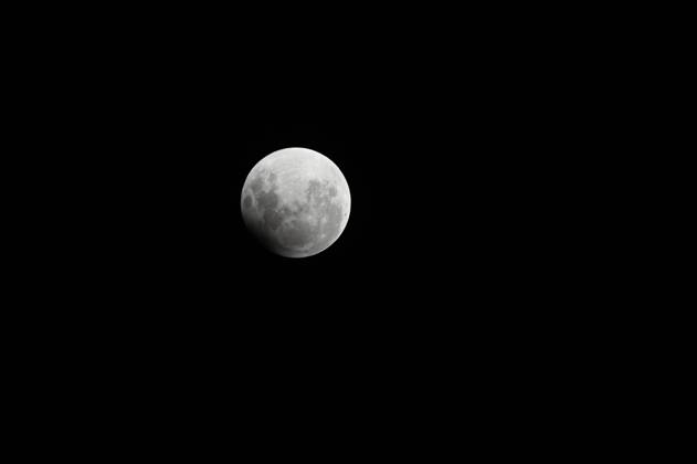 CAXIAS DO SUL, RS - 18.09.2024: ECLIPSE LUNAR CAXIAS DO SUL - Image of the full moon with eclipse, seen in Caxias do Sul, RS, this Tuesday (17). x2615784x AntônioxMachado