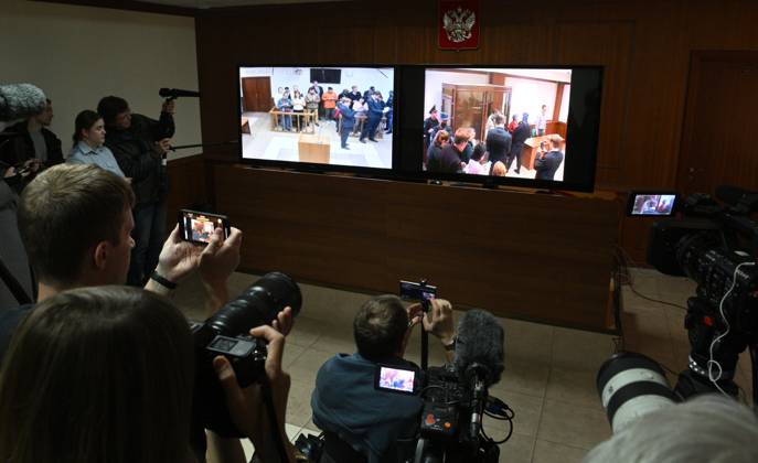 Russia US Citizen Mercenary Trial 8780936 07.10.2024 Journalists gather in front of screens with a live broadcast of a verdict hearing of the Moscow City Court on a US retiree Stephen Hubbard, 72, accused of fighting against Russia as a mercenary for Ukraine, in a court building in Moscow, Russia. The court on October 7 sentenced Hubbard to nearly seven years in prison. Kirill Zykov Sputnik Moscow Russia  Copyright: xKirillxZykovx