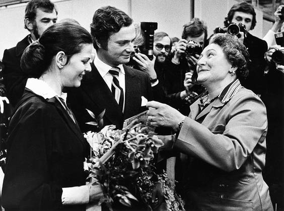 King Carl Gustaf and Queen Silvia Visit PLM in Malmö Royal Sweden Carl XVI Gustaf Situation 1977 c Bert Olsson Sydsvenskan IBL Malmö Royal House Sweden sp sw x2503x  Copyright: xBertxOlssonx xSydsvenskanx xIBLxBildbyrax