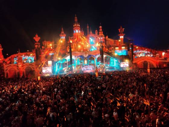 RECORD DATE NOT STATED Tomorrowland Brazil opens at Maeda Farm in Itu Itu(SP,), 10 11 2024 - ENTERTAINMENT FESTIVALS TOMORROWLAND - Movement of audiences and DJs on the first day of Tomorrowland Brasil, an electronic music festival that brings together thousands of people at Fazenda Maeda in Itu, in the interior of Sao Paulo. (Foto: Leandro Chemalle Thenews2 imago images) Tomorrowland Brazil opens at Maeda Farm in Itu  Copyright: xLeandroxChemallex