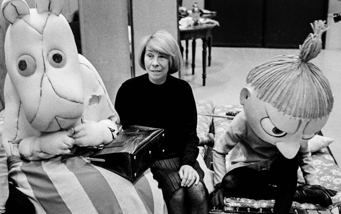 19 09 1973 Report for the CHRISTMAS CALENDAR MOOMINDALEN TV program by Tove and Lars Janson directed by Pi Lind and Ingegerd Lönnroth First broadcast 1973 12 01 Here you can see Tove Jansson, author and artist, as well as Moominmamman and Lilla My Sweden x5600x  Copyright: xBo-AjexMellin SVTx THE CHRISTMAS CALENDAR: MOOMINDAL