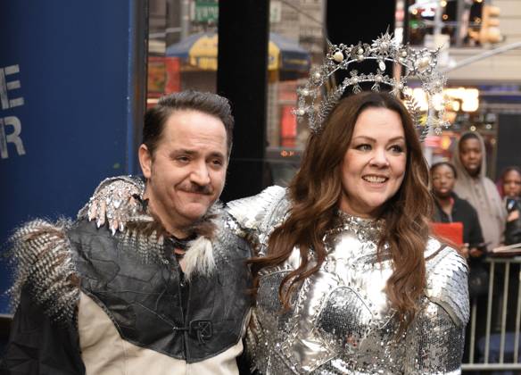 Entertainment Bilder des Tages NEW YORK,NY - OCTOBER 14: Ben Falcone and Melissa McCarthy seen at Good Morning America in New York City on October 14, 2024. Copyright: xMediaPunchx