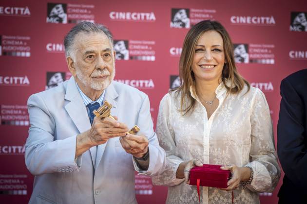 Entertainment Bilder des Tages Francis Ford Coppola in CinecittÃ for the pre-opening of the Rome Film Fest 2024. Rome, Italy 14 Oct 2024 A day in CinecittÃ for Francis Ford Coppola. The Ministry of Cultural Heritage and CinecittÃ dedicate an entire day to the great director on the occasion of the preview of Megalopolis, the event is the pre-opening of the Rome Film Fest 2024. The Maestro was also given the Key to CinecittÃ and the naming for the first time in history of one of the avenues of the film studios. In the picture Francis Ford Coppola and Lucia Bergonzoni, Italian Vice Minister of Cultur. Rome, Italy 14 October 2024, Credit:Alessandro Serrano Avalon Italy, Rome  Copyright: xAlessandroxSerrano x xAvalonx 0920945681