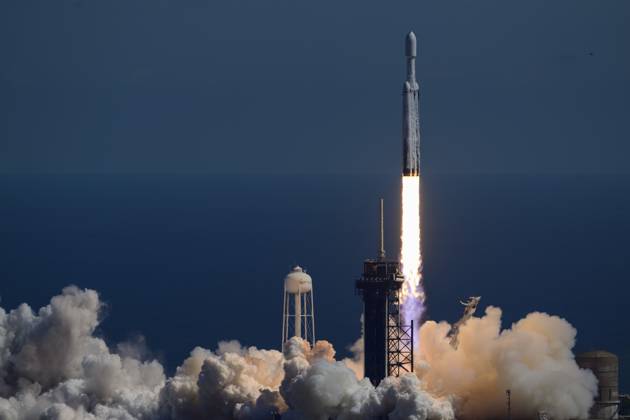 News Bilder des Tages October 14, 2024, Merritt Island, Florida, USA: A SpaceX Falcon Heavy rocket with NASAÃ¢â‚¬â ¢s Europa Clipper spacecraft onboard launches from Launch Complex 39A at NASAÃ¢â‚¬â ¢s Kennedy Space Center in Florida on Oct. 14, 2024. NASAÃ¢â‚¬â ¢s Europa Clipper spacecraft will study the habitability of Jupiter s icy moon Europa. Merritt Island USA - ZUMAb268 20241014_znp_b268_012 Copyright: xJenniferxBriggsx