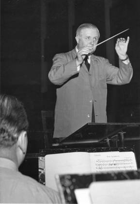 Orig caption Fritz Busch, conductor on April 22, 1951 Note F Busch, 1890 1951, German conductor Image series Photo reportage Sticks Staffs See also BBB836 persons FRITZ BUSCH sites GERMANY STOCKHOLM SWEDER sp sw x5600x  Copyright: xSÖRENxHOFFMANxSHx FRITZ BUSCH