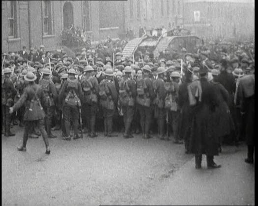 RECORD DATE NOT STATED British Soldiers Holding Back Crowds of Demonstrators in Dublin as a Tank Moves Through to Break Them Up, 1920. Outside Dublin s Mountjoy Prison, holding so many of their friends, angry crowds showed the spirit of their city by demonstrations that only heavy armour could break up. But could that spirit really be broken up? . From Time To Remember - The Plunge Into Peace, 1920 (Reel 4); events of 1920 - weddings, women s rights, industrial unrest and problems in Ireland Copyright:xBritishxPathexLtd HeritagexImagesxBritishxPathexLtdx IMAGO, ! ACHTUNG: AUFNAHMEDATUM GESCHÄTZT!  Copyright:BritishxPathexLtd HeritagexImagesxBritishxPathexLtdx IMAGO