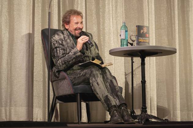 Thomas Gottschalk at a reading from his book Ungefiltert Bekenntnisse von einem, der den Mund nicht halten kann in der Astor Film Lounge im Arri München, 22 10 2024 Foto:xN.xKolinzx xFuturexImagex gottschalk_muenchen_4016