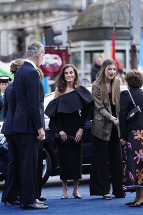 Princess Of Asturias Awards 2024 Ceremony - Oviedo King Felipe VI of Spain, Queen Letizia of Spain, Crown Princess Leonor, Princess Sofia, Queen Sofia of Spain arrival at Campoamor Theatre for the Ceremony during Princess of Asturias Awards 2024 on October 25, 2024 in Oviedo, Spain by Archie Andrews ABACAPRESS.COM Oviedo Asturias Spain Copyright: xAndrewsxArchie ABACAx