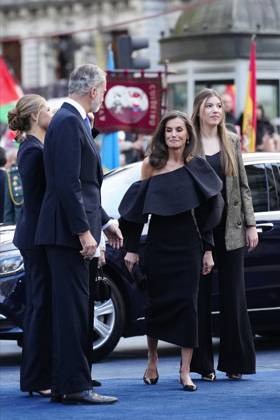 Princess Of Asturias Awards 2024 Ceremony - Oviedo King Felipe VI of Spain, Queen Letizia of Spain, Crown Princess Leonor, Princess Sofia, Queen Sofia of Spain arrival at Campoamor Theatre for the Ceremony during Princess of Asturias Awards 2024 on October 25, 2024 in Oviedo, Spain by Archie Andrews ABACAPRESS.COM Oviedo Asturias Spain  Copyright: xAndrewsxArchie ABACAx