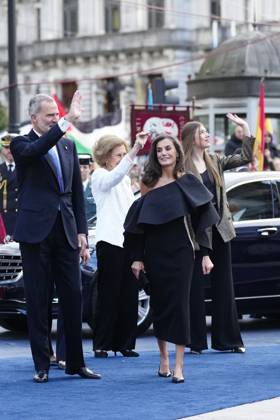 Princess Of Asturias Awards 2024 Ceremony - Oviedo King Felipe VI of Spain, Queen Letizia of Spain, Crown Princess Leonor, Princess Sofia, Queen Sofia of Spain arrival at Campoamor Theatre for the Ceremony during Princess of Asturias Awards 2024 on October 25, 2024 in Oviedo, Spain by Archie Andrews ABACAPRESS.COM Oviedo Asturias Spain  Copyright: xAndrewsxArchie ABACAx