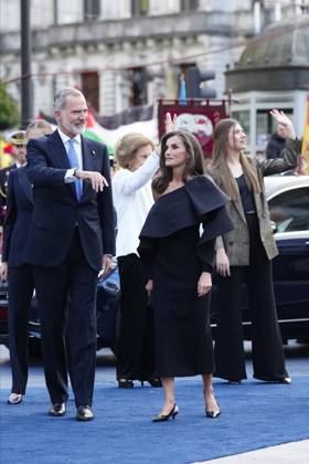 Princess Of Asturias Awards 2024 Ceremony - Oviedo King Felipe VI of Spain, Queen Letizia of Spain, Crown Princess Leonor, Princess Sofia, Queen Sofia of Spain arrival at Campoamor Theatre for the Ceremony during Princess of Asturias Awards 2024 on October 25, 2024 in Oviedo, Spain by Archie Andrews ABACAPRESS.COM Oviedo Asturias Spain  Copyright: xAndrewsxArchie ABACAx