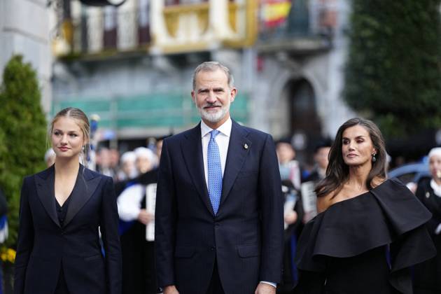 Princess Of Asturias Awards 2024 Ceremony - Oviedo King Felipe VI of Spain, Queen Letizia of Spain, Crown Princess Leonor arrival at Campoamor Theatre for the Ceremony during Princess of Asturias Awards 2024 on October 25, 2024 in Oviedo, Spain by Archie Andrews ABACAPRESS.COM Oviedo Asturias Spain  Copyright: xAndrewsxArchie ABACAx