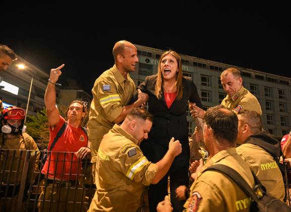 Police use tear gas to disperse Greece s firefighters demanding permanent jobs The leader of Course of Freedom party MP Zoe Konstantopoulou leads chanting firefighters ahead of the Ministry of Climate Crisis and Civil Protection during a protest to demand permanent positions amid hotter summers and worsening wildfires. Athens Greece Copyright: DimitrisxAspiotis