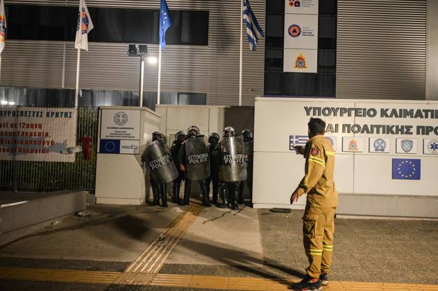 Police use tear gas to disperse Greece s firefighters demanding permanent jobs Seasonal firefighters shout slogans at Riot Police that stand ahead of the Ministry of Climate Crisis and Civil Protection during a protest to demand permanent positions amid hotter summers and worsening wildfires. Athens Greece Copyright: DimitrisxAspiotis