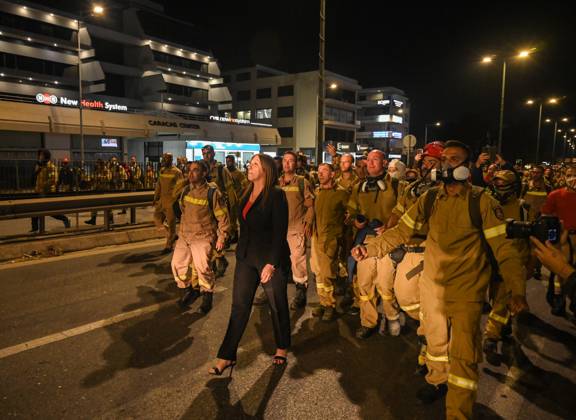 Police use tear gas to disperse Greece s firefighters demanding permanent jobs The leader of Course of Freedom party MP Zoe Konstantopoulou leads chanting firefighters ahead of the Ministry of Climate Crisis and Civil Protection, during a protest to demand permanent positions amid hotter summers and worsening wildfires. Athens Greece Copyright: DimitrisxAspiotis