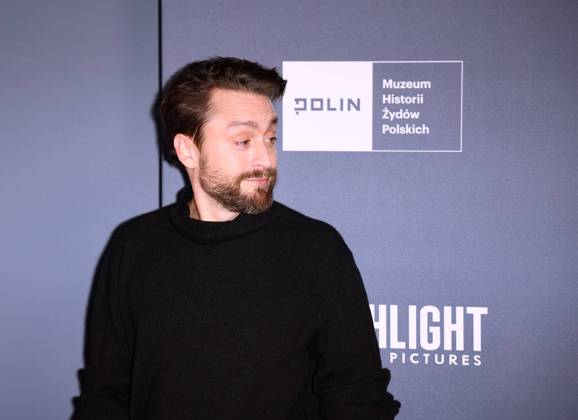 Polish premiere of Jesse Eisenberg s A Real Pain Photo: Anita Walczewska East News Kieran Culkin attends a Polish premiere of the A Real Pain movie at the POLIN Museum of the History of Polish Jews on November 4, 2024 in Warsaw, Poland. EN_01636279_0155 