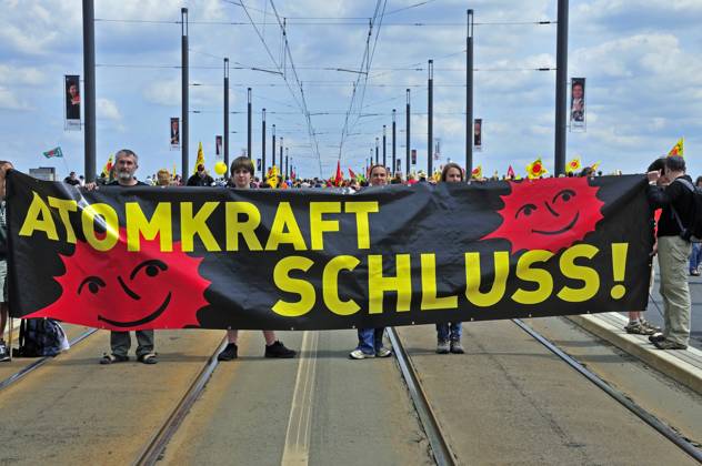 Anti-Atomkraft Demonstration, Bonn, Nordrhein-Westfalen, Deutschland, Europa Anti-Atomkraft Demonstration, Bonn, Nordrhein-Westfalen, Deutschland, Europa Copyright: xZoonar.com WalterxG.xAllgöwerx 2795239