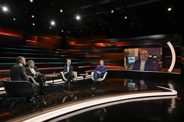 Talkrunde bei Markus Lanz , ZDF 11 24 her Markus Lanz, Robert Habeck, Antje Höning, Michael Bröcker und auf dem Monitor: Ulf Röller (v. li.) am 7. November 2024 in Markus Lanz , ZDF TV Fernsehen Talkshow Talk Show Schalte Liveschalte Liveschaltung zugeschaltet Bildschirm Deutschlan‹‹d deutsch deutsche deutscher Mann Frau Männer Frauen Politik Politiker Bündnis 90 Die Grünen Grüne Grüner Minister Bundesminister Wirtschaftsminister Vizekanzler Chefredakteur Table.Media Journalistin Wirtschaftsexpertin Wirtschaftsjournalistin Korrespondent Reporter Italien italienisch italienischer italienisch-deutscher Moderator Fotografie Fotograf Journalist Journalismus journalism journalist author writer host presenter german-italian p
