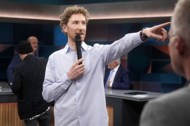 Louis Klamroth on the ARD talk show hart aber fair in Studio Adlershof Berlin, 11 11 2024 Foto:xT.xBartillax xFuturexImagex hart_fair1111_4106