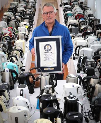 REPRO FREE *PRESS RELEASE NO REPRODUCTION FEE* EDITORIAL USE ONLY The Irish Men™s Shed Association Achieve Official Guinness World Record for the Largest Display of Kettles 19 11 2024 The Irish Men™s Shed Association, sponsored by energy company Flogas, have successfully achieved the official Guinness World Record for the Largest Display of Kettles. Kettles are the most important tool in supporting social connection and mental wellbeing for ˜Shedders™. Over one thousand new and old kettles in working order collected from Sheds nationwide and donated by Flogas were on display at the Association™s annual conference and shedfest in Mucklagh Community Centre, Tullamore, Co. Offaly on Tuesday 19th November 2024. The official Guinne Copyright: x INPHO JamesxCrombiex 1054045356st