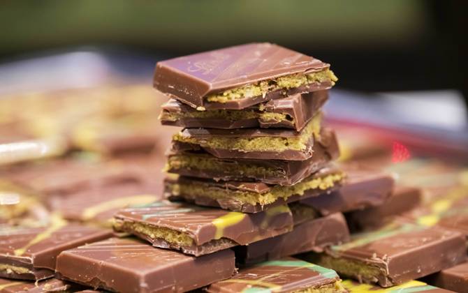 19 11 2024, Dubai chocolate, sale in the Lindt store in Dresden, sweets, hype, influencer, Dresden