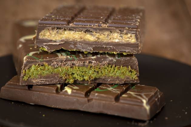 20 11 2024, Trend Dubai Chocolate, Here one homemade and one from the retailer, each with pistachio filling 20 11 2024, Trend Dubai Chocolate 20 11 2024, Trend Dubai Chocolate