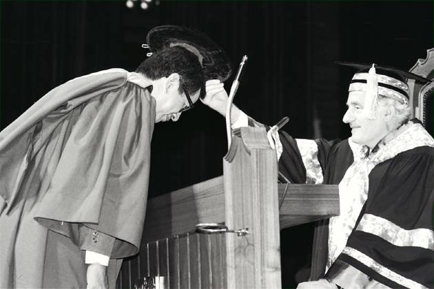 Governor Sir David Wilson (right) conferring an honorary degree on Professor Lee Yuan-tseh at the 38th congregation for the conferment of honorary and higher degrees at the Chinese University of Hong Kong. EDITORIAL USE ONLY  Copyright: xx MER2016052211532716 PostxStaffxPhotographerx scmpphotos389118