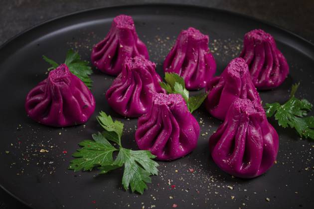 IMAGO Creative, Food, Dumplings Rote Bete Khinkali, Mini Khinkali, lila, georgische Küche, keine Menschen Beetroot khinkali, mini khinkali, purple, Georgian cuisine, no people Copyright: imageBROKER GalinaxDidebashvili ibxgai11807372.jpg