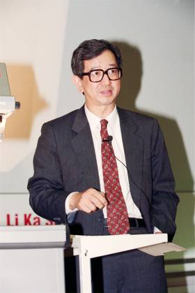 Professor Lee Yuan-tseh, a Nobel Prize-winning chemist, was a guest speaker at a prize-giving ceremony at the University of Hong Kong. The renowned scholar called on the Chinese government to increase resources for education and science. Professor Lee, also known as the Mozart of chemistry and physics , said the 0.7 gross national product Beijing allocated to scientific research each year was not acceptable. Taiwan s funding is 1.7 per cent of its GNP. EDITORIAL USE ONLY  Copyright: xx MER2016052305370641 PostxStaffxPhotographerx scmpphotos424227