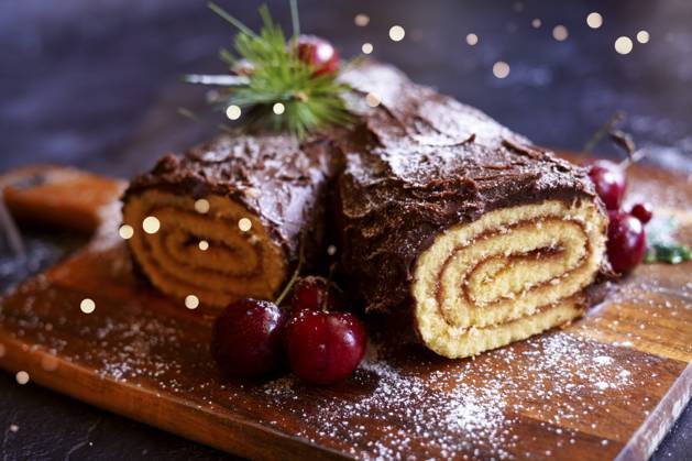 Buche de Noel Christmas Yule Log Cake. Buche de Noel Christmas Yule Log Cake. Copyright: xMilleflorexImagesx MIL120824-4