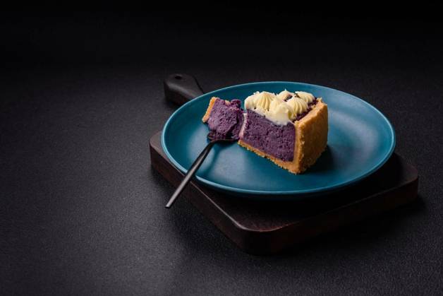  No baked sweet blueberry cheesecake with cream cheese, No baked sweet blueberry cheesecake with cream cheese on a dark texture background, No baked sweet blueberry cheesecake with cream cheese on a dark texture background, 14.10.2024, Copyright: xTan4ikx Panthermedia38096941.jpg