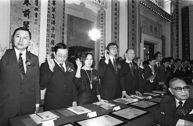 The oath-taking ceremony of the board of directors of the Tung Wah Group of Hospitals for the year 1984-1985. The directors are Aloysius Chu Fee-loong, Robert Chan Chin-yuan, Theresa Lau Po Wing-kam, Paul Yu Siu-tin, Chan Kim-sing, Albert Lai Kwok-wing, Cheung Yiu-wing, Michael Dou Tien-yee, Betty Kwan Tong Bik-yee, Eddie Lee Chung-keung, Lau Ki-chit, Andrew W. H. Wong, Tan Soo-kiu, David So Chung-ping, Anthony T. C. Gaw, Michael Wong Chung-yin, Sandra Chan Wong Shiu-yee and Louise Mok. EDITORIAL USE ONLY  Copyright: xx MER2016060111114790 PxYxTangx scmpphotos539459