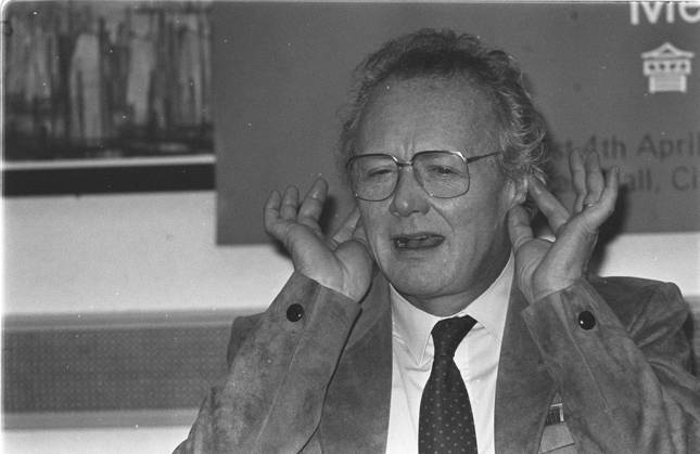 Who told you that all conductors got good ears? Even Klaus Tennstedt, the Principal Conductor of the London Philharmonic, can t hear what a reporter asked. Or is he turning a deaf ear to some silly questions? EDITORIAL USE ONLY  Copyright: xx MER2016060111114182 M.xChanx scmpphotos539469