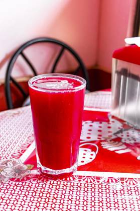  Glass of delicious red watermelon juice in Costa Rica., Glass of delicious red watermelon juice in Para Heredia Costa Rica in Central America., Glass of delicious red watermelon juice in Para Heredia Costa Rica in Central America., 19.10.2024, Copyright: xArkadijSchellx Panthermedia38129500.jpg