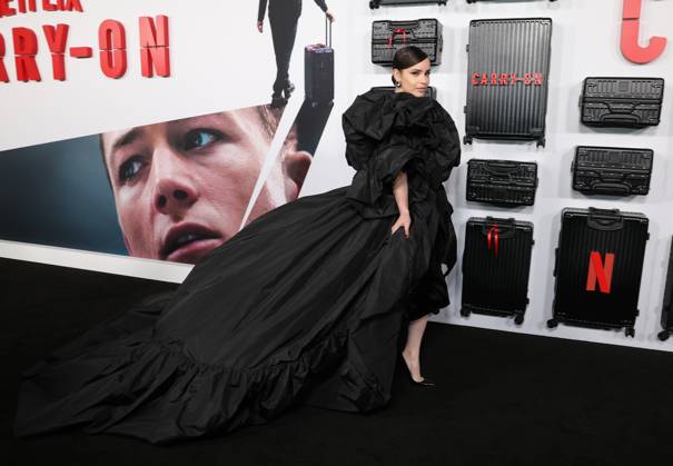 LOS ANGELES, CA - DECEMBER 5: Sofia Carson at the Netflix Premiere of Carry-On at The Egyptian Theater in Los Angeles, California on December 5, 20224. Copyright: xFayexSadoux