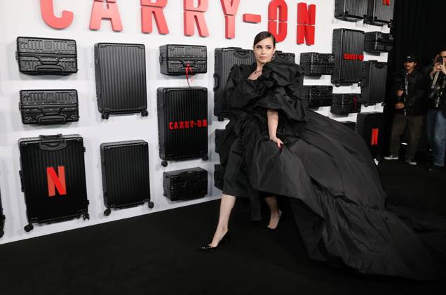 LOS ANGELES, CA - DECEMBER 5: Sofia Carson at the Netflix Premiere of Carry-On at The Egyptian Theater in Los Angeles, California on December 5, 20224. Copyright: xFayexSadoux