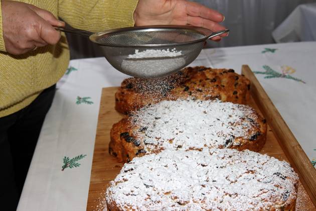 Christmas Stollen become with Icing sugar sprinkled 1033004415