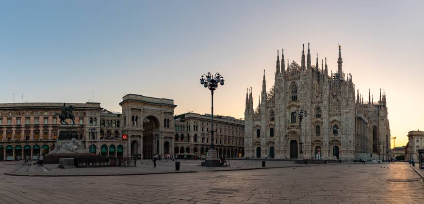 Piazza del Duomo bei Sonnenaufgang Piazza del Duomo bei Sonnenaufgang Copyright: xZoonar.com BrunoxCoelhox 22373698