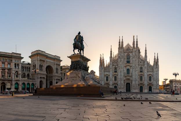 Piazza del Duomo bei Sonnenaufgang Piazza del Duomo bei Sonnenaufgang Copyright: xZoonar.com BrunoxCoelhox 22373709