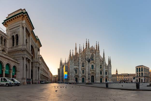 Piazza del Duomo bei Sonnenaufgang Piazza del Duomo bei Sonnenaufgang Copyright: xZoonar.com BrunoxCoelhox 22373724