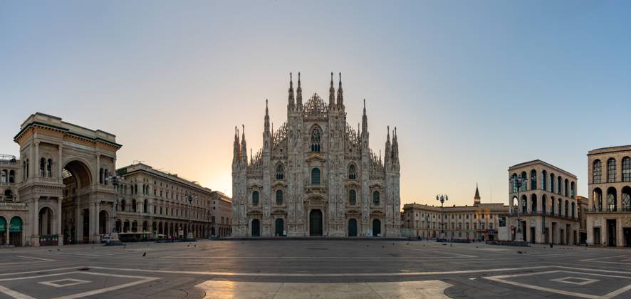 Piazza del Duomo bei Sonnenaufgang Piazza del Duomo bei Sonnenaufgang Copyright: xZoonar.com BrunoxCoelhox 22373768