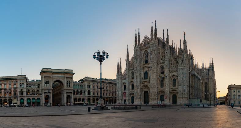 Piazza del Duomo bei Sonnenaufgang Piazza del Duomo bei Sonnenaufgang Copyright: xZoonar.com BrunoxCoelhox 22373788
