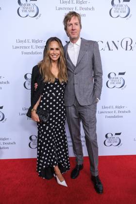 Bilder des Jahres 2024, Entertainment 12 Dezember Entertainment Bilder des Tages December 16, 2024, Beverly Hills, California, USA: Keltie Knight and Chris Knight (L-R) on the red carpet at the American Ballet Theatre Holiday Benefit on Monday December 16, 2024 at the Beverly Hilton Hotel in Beverly Hills, California. ARIANA RUIZ PI Beverly Hills U.S - ZUMAp124 20241216_zaa_p124_040 Copyright: xArianaxRuizx