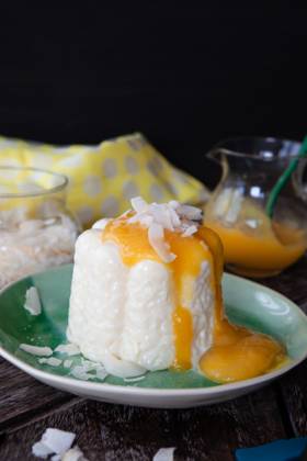 Exotischer Milchreis mit Kokosnuss und Mangososse  Copyright: xZoonar.com BarbaraxNeveux 14158566