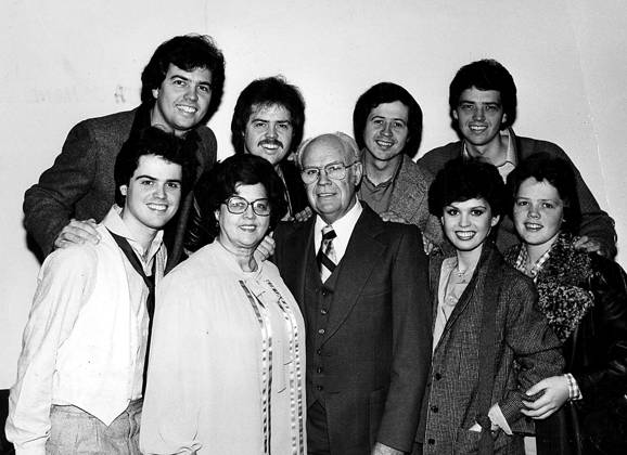 jay, Merrill, Wayne, Alan, .Donny, George, and Marie Osmond. 1979.marieosmondretro  - ZUMAg49_ 20060803_zaf_g49_003 Copyright: xGlobexPhotosx